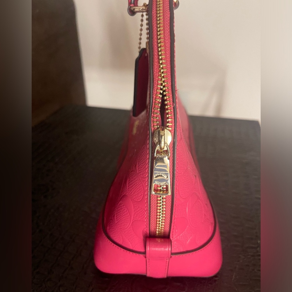Fabulous Coach Pink Embossed Satchel Bag! - Picture 8 of 13